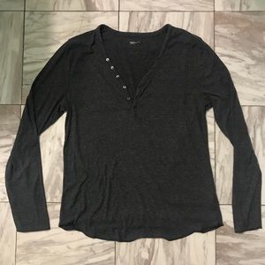 Long sleeved gap body shirt